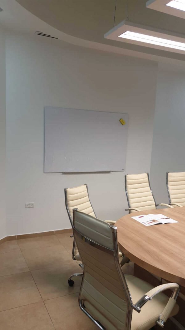לוח זכוכית מחיק מגנטי תליה נסתרת לבן 120×90 ס"מ – Bclear