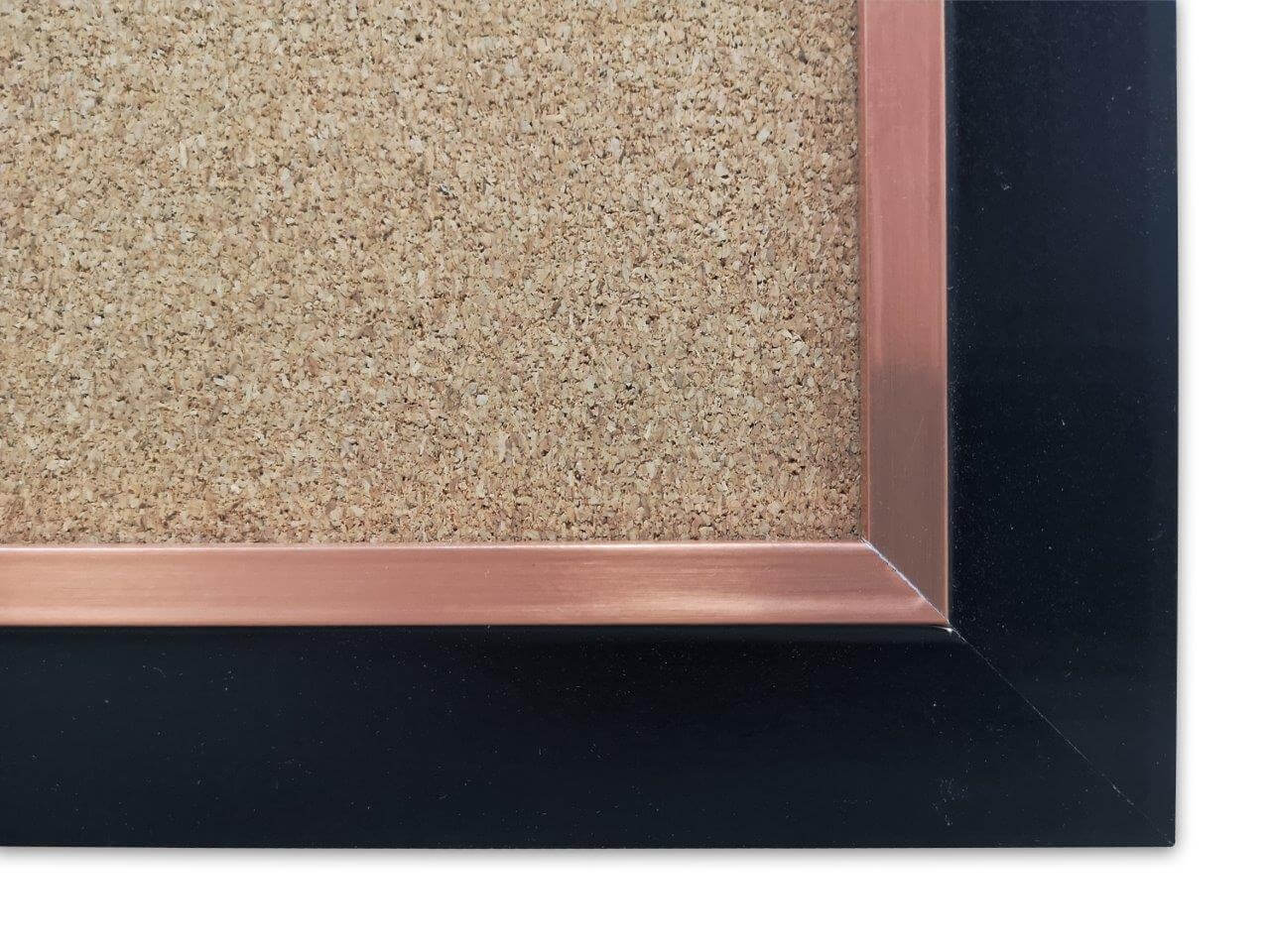 לוח שעם עם מסגרת עץ שחורה - פינה